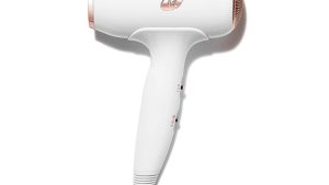 Unleashing the Power of Heat: The Art of Perfectly Styled Hair with a Hair Dryer